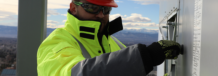 Keep the cold from creeping down your neck with the added protected of a stand-up collar or an attached hood on insulated work coats from RefrigiWear.